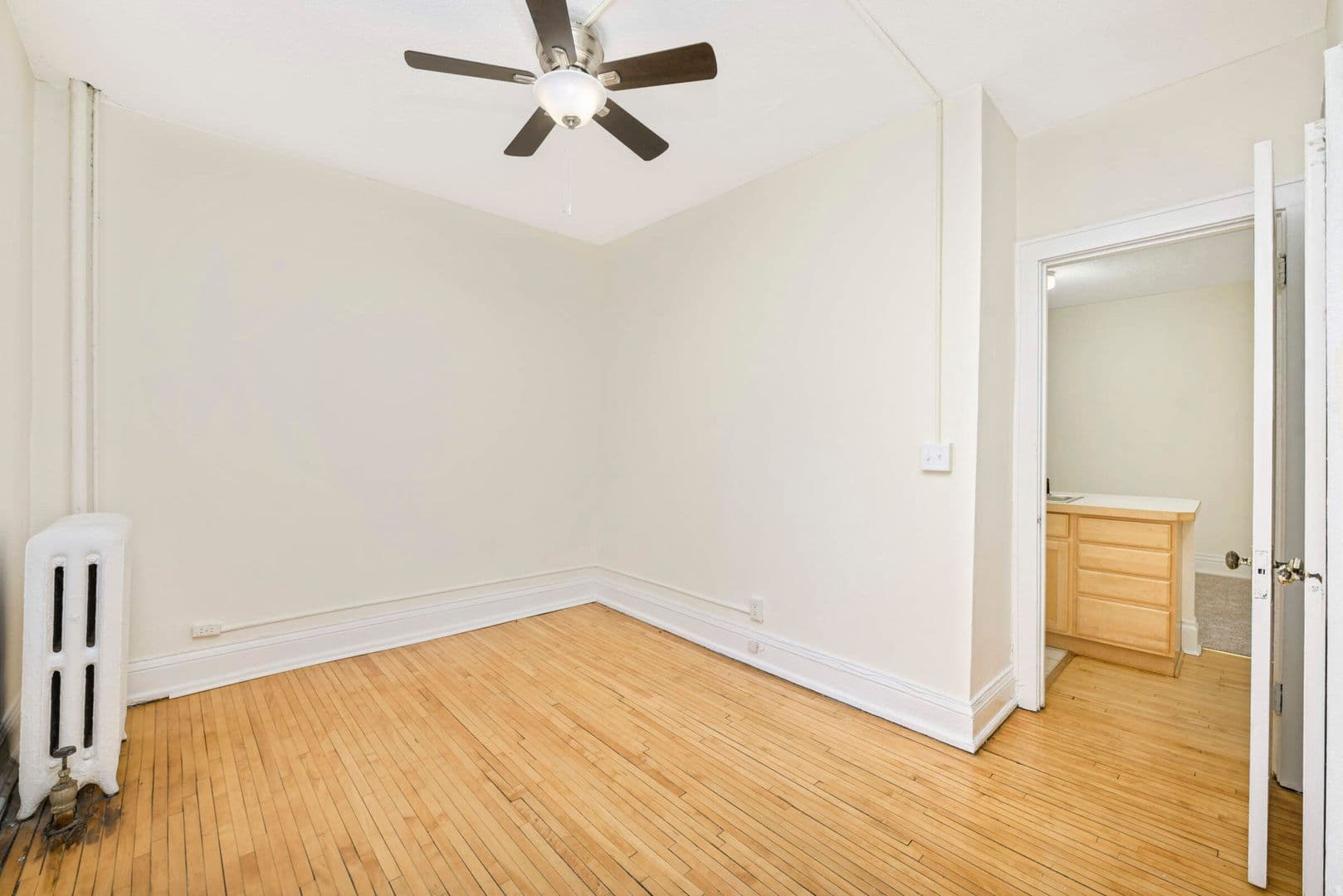 Minneapolis Apartment: 2871 Irving Avenue South