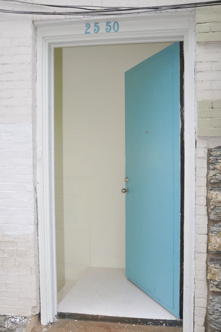 Minneapolis Apartment: 2550 Pillsbury Ave South