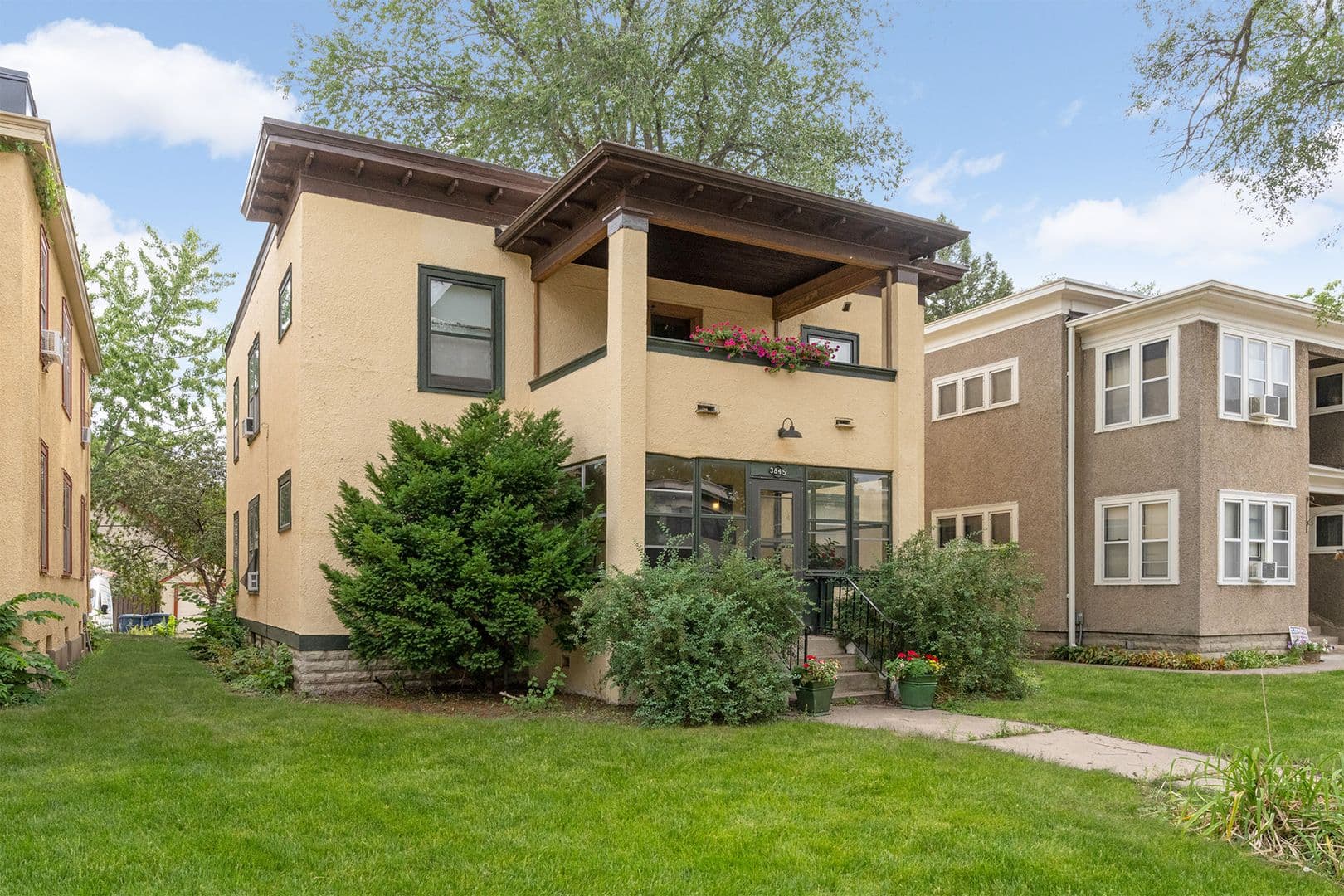 Minneapolis Apartment: 3845 Grand Ave South
