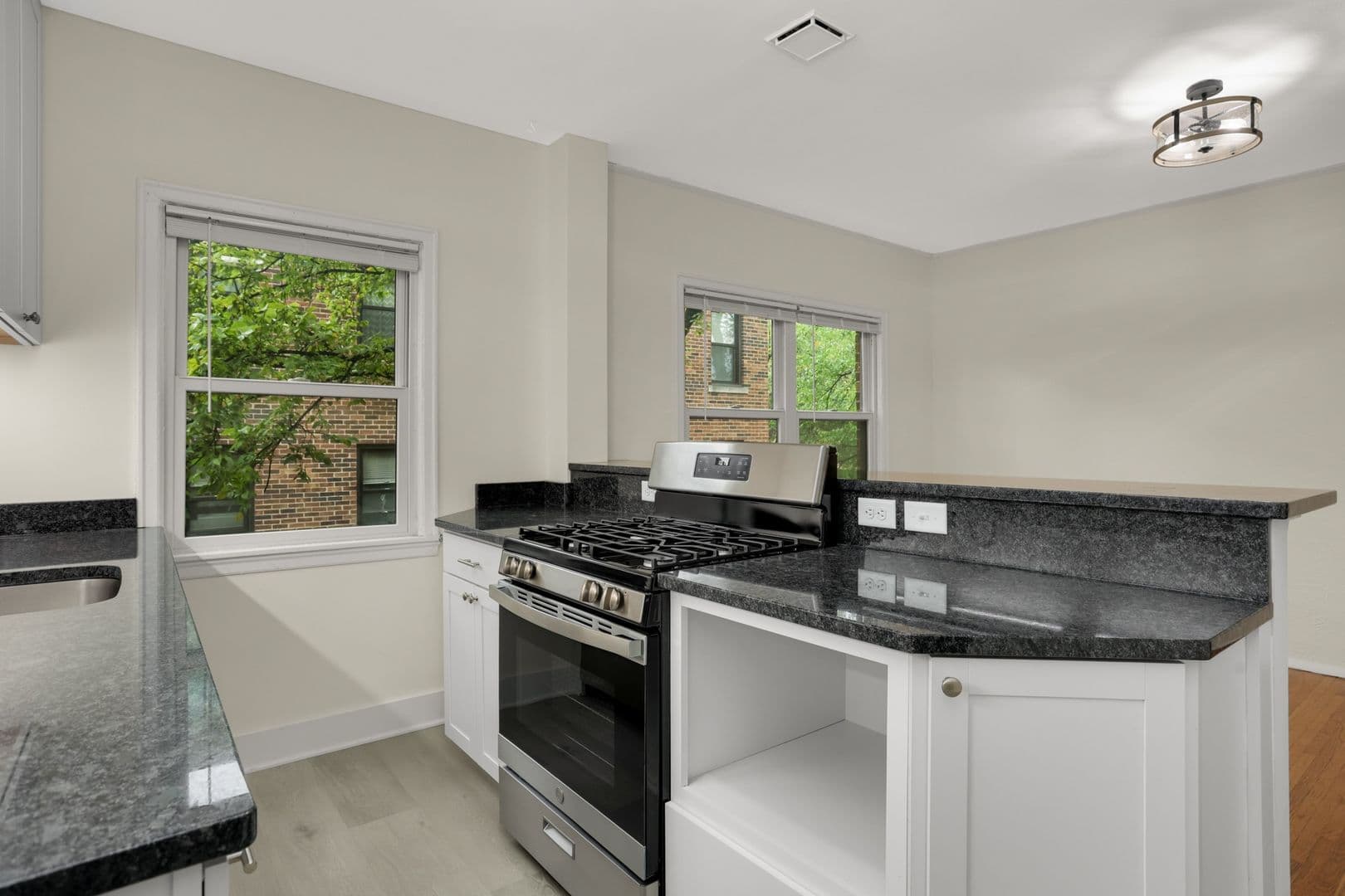 Minneapolis Apartment: 2825 Cedar Lake Parkway