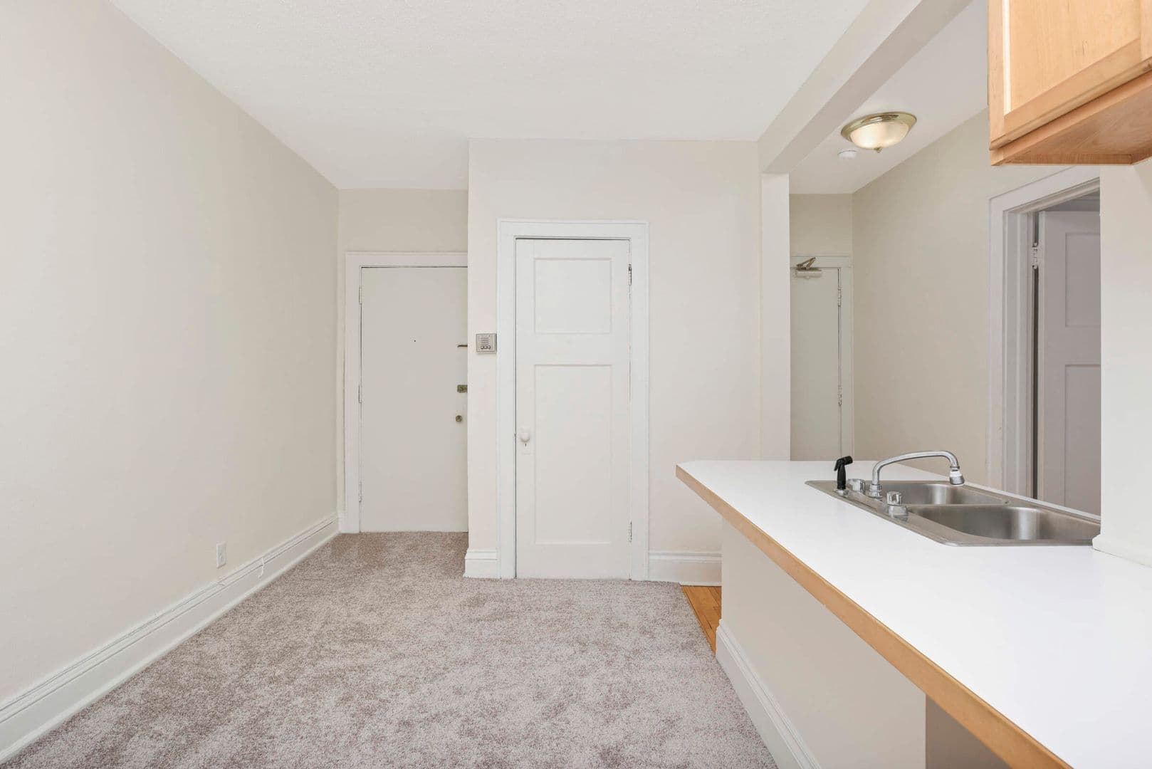 Minneapolis Apartment: 2871 Irving Avenue South