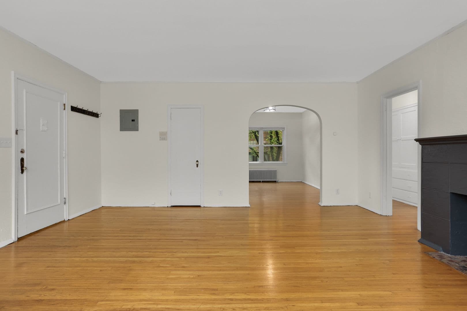 Minneapolis Apartment: 2825 Cedar Lake Parkway