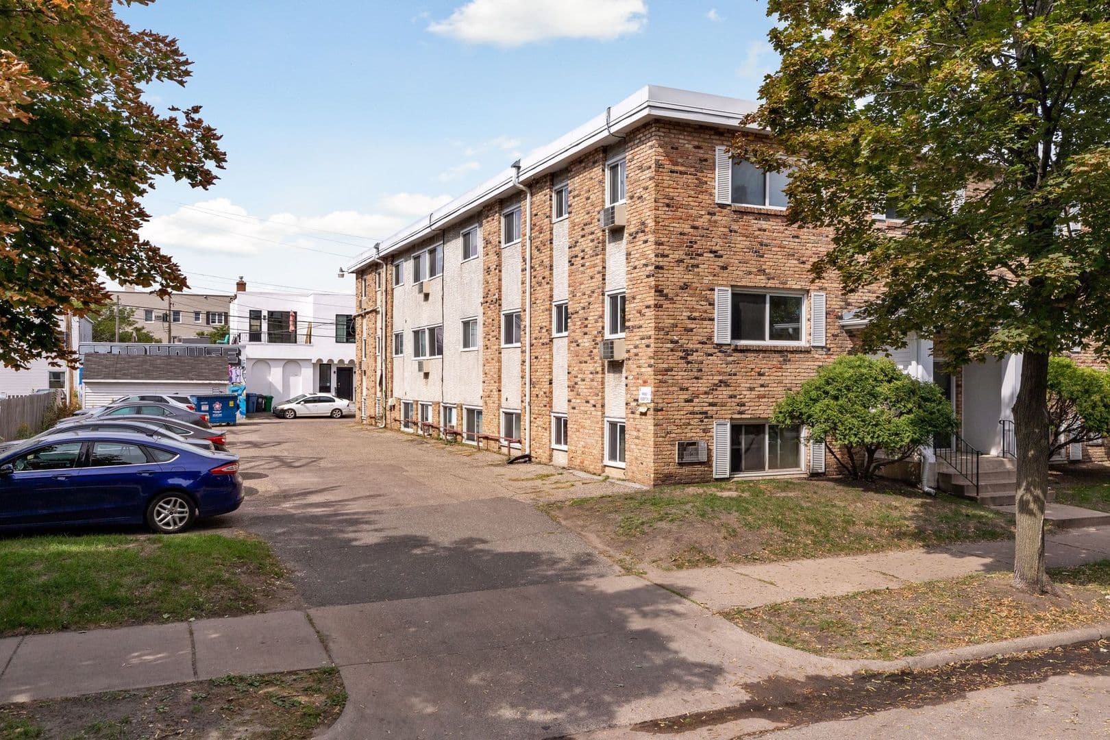 Minneapolis Apartment: 2800 Colfax Avenue South