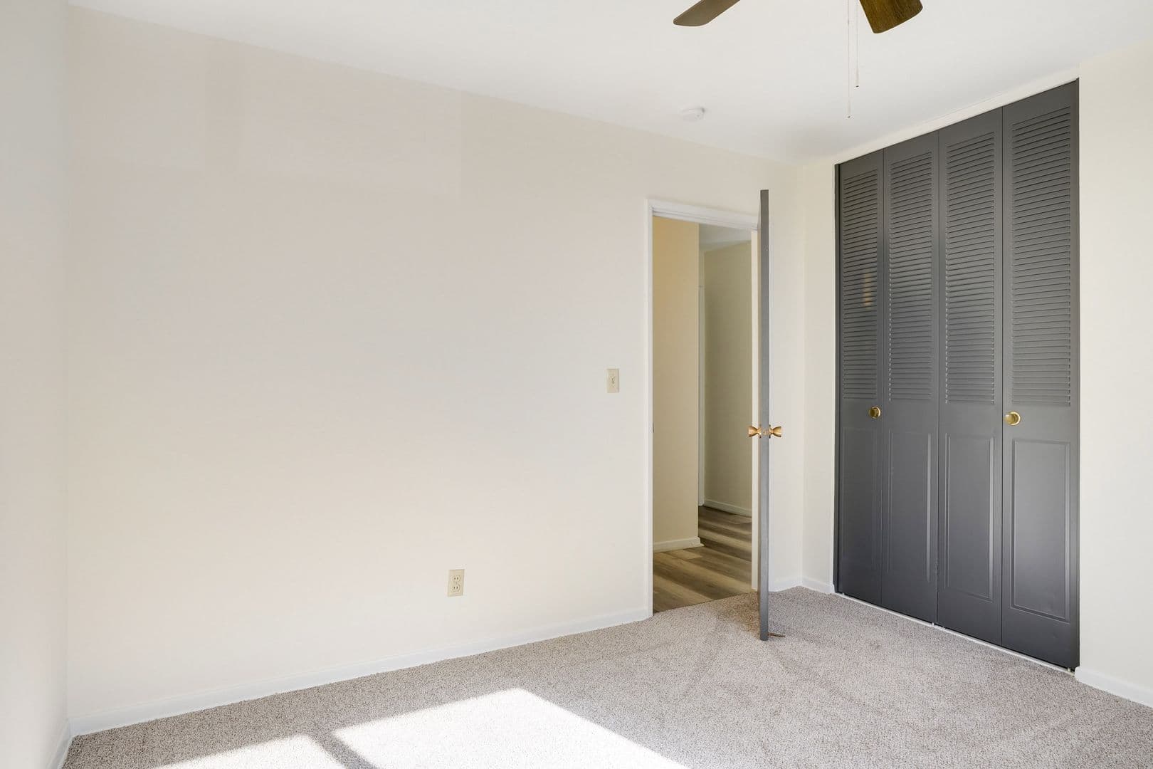 Minneapolis Apartment: 2800 Colfax Avenue South