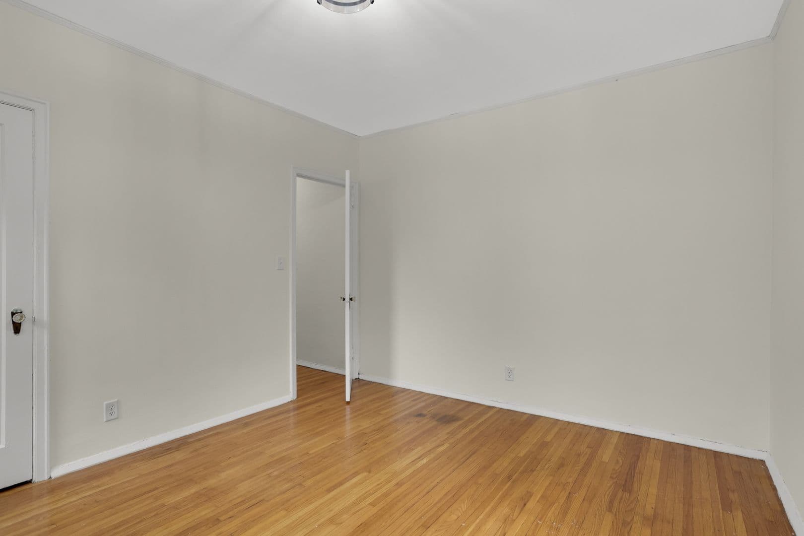 Minneapolis Apartment: 2825 Cedar Lake Parkway