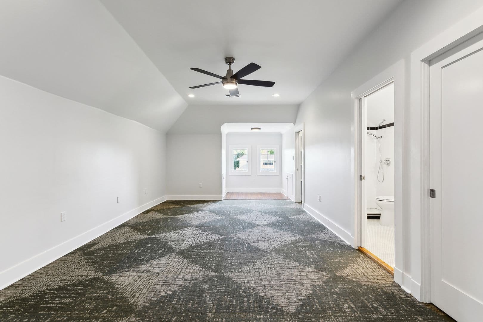 New Orleans Apartment: 7 Fontainebleau Dr.