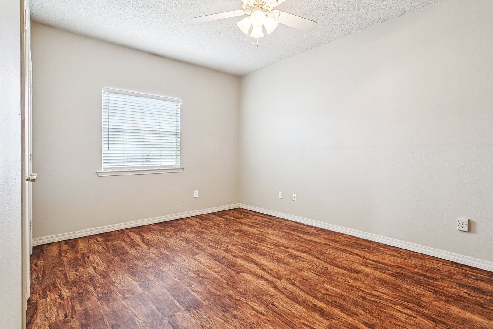 Waveland Apartment: 102 Royal St.