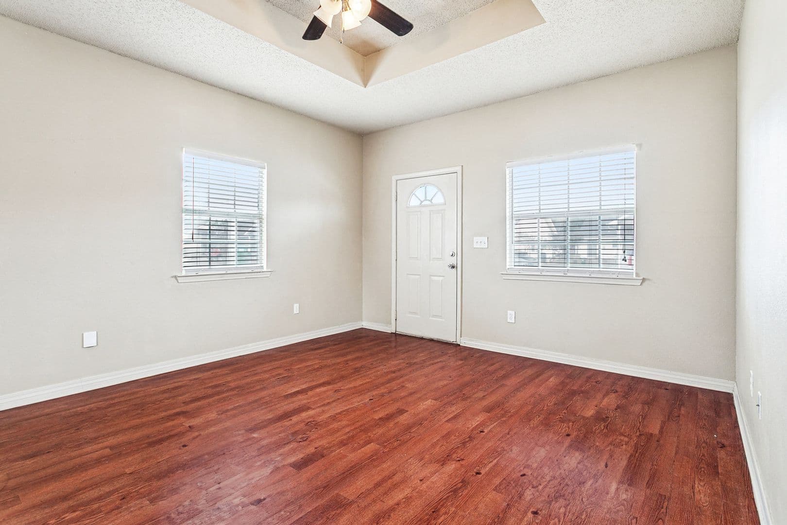 Waveland Apartment: 102 Royal St.