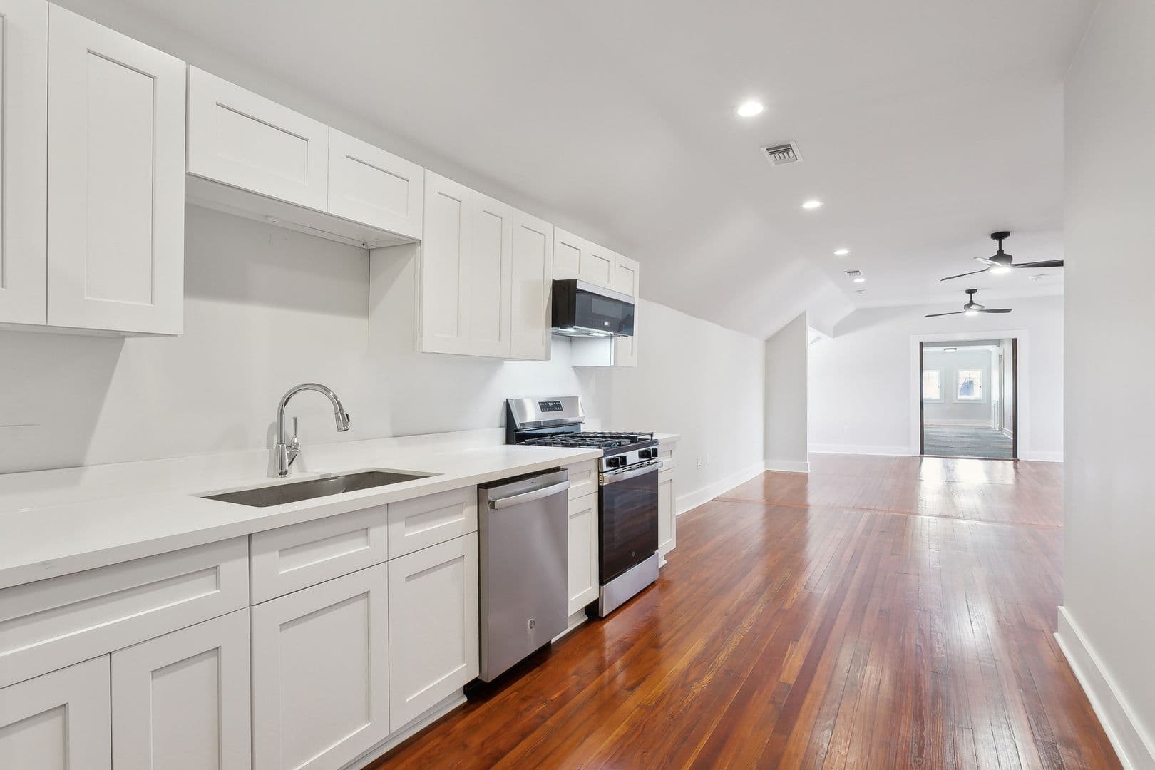 New Orleans Apartment: 7 Fontainebleau Dr.