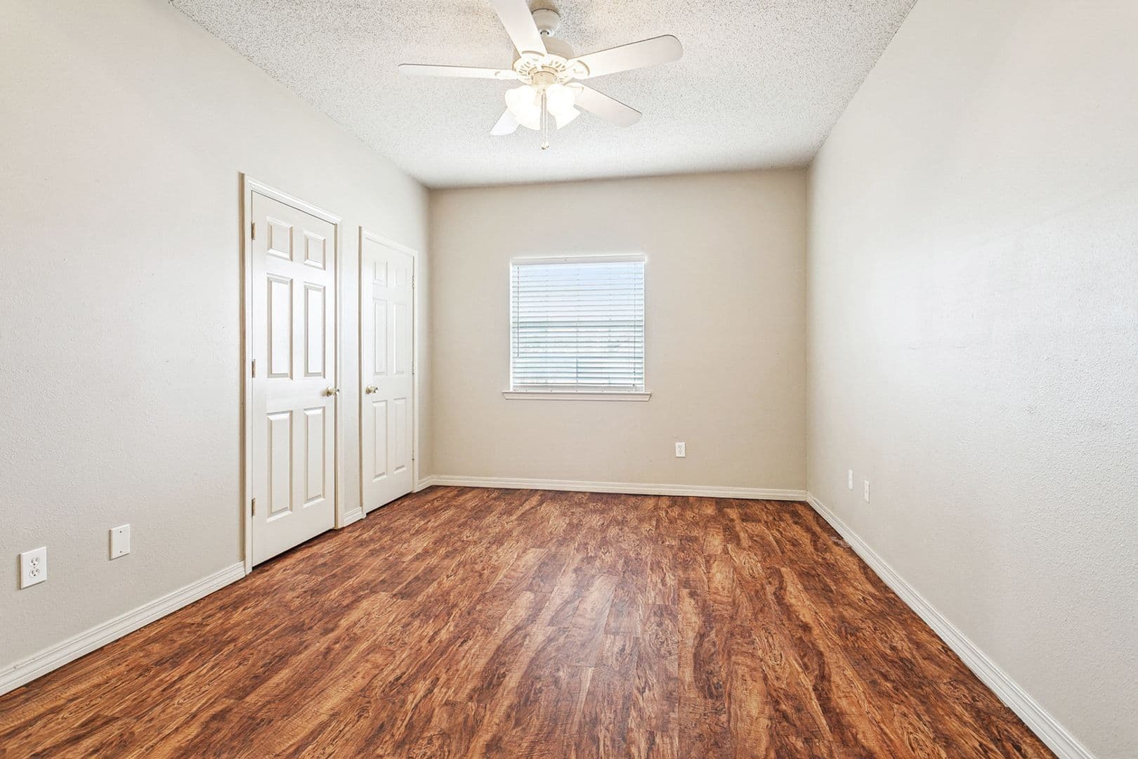 Waveland Apartment: 102 Royal St.