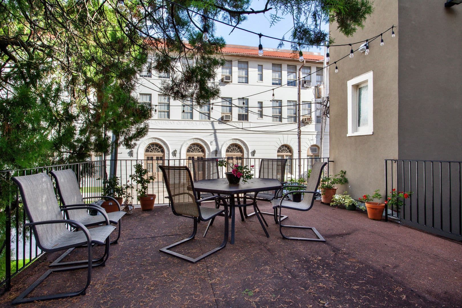 New Orleans Apartment: 4540 Canal St
