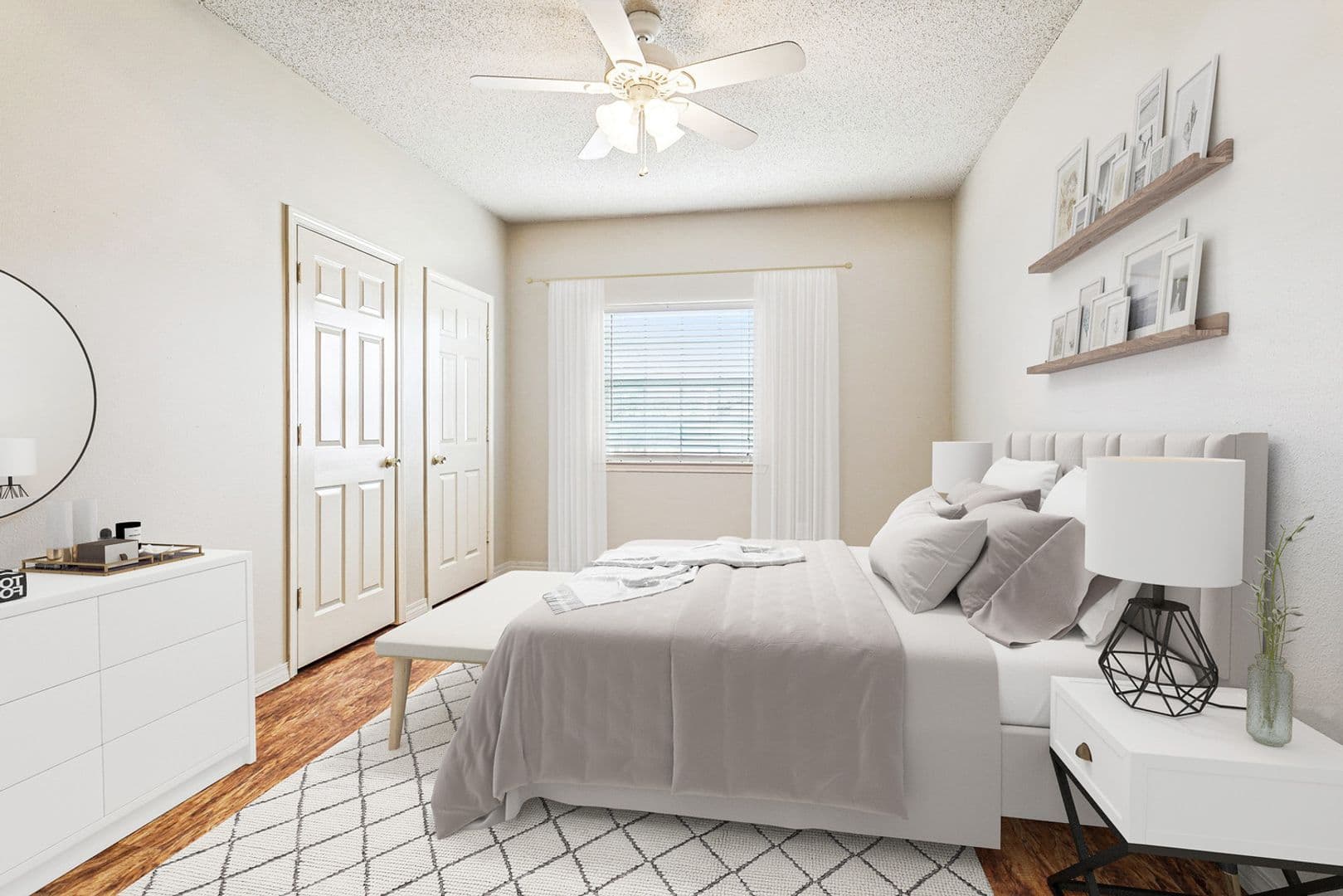 Waveland Apartment: 102 Royal St.