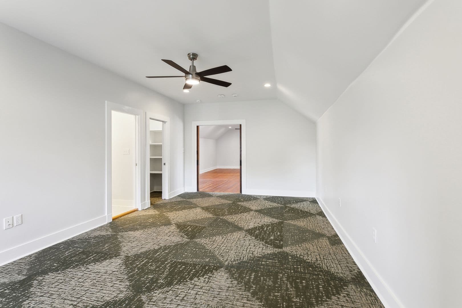 New Orleans Apartment: 7 Fontainebleau Dr.