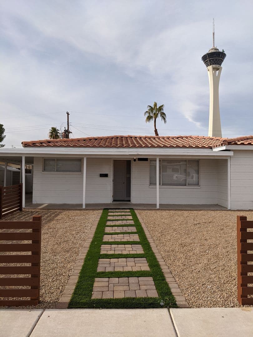 LAS VEGAS House: 2216 SANTA YNEZ DR