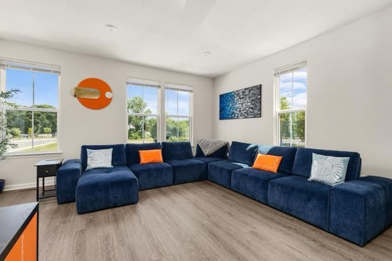 Portsmouth House: 207 Falcon Ave