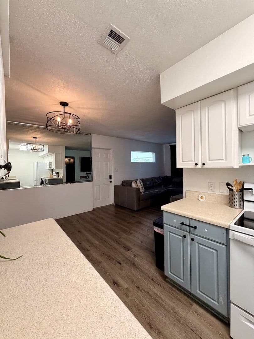 Orlando House: 3501 E Grant Ave