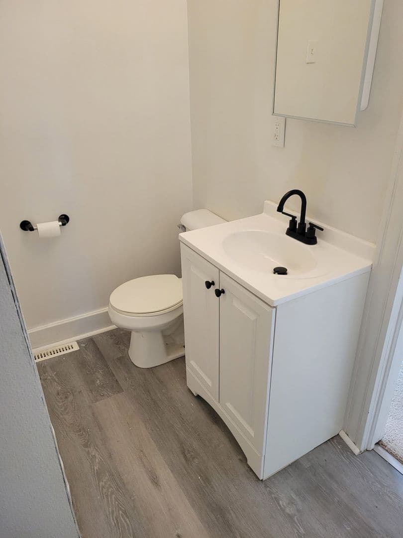 Saginaw Townhome: 1420 Adams St