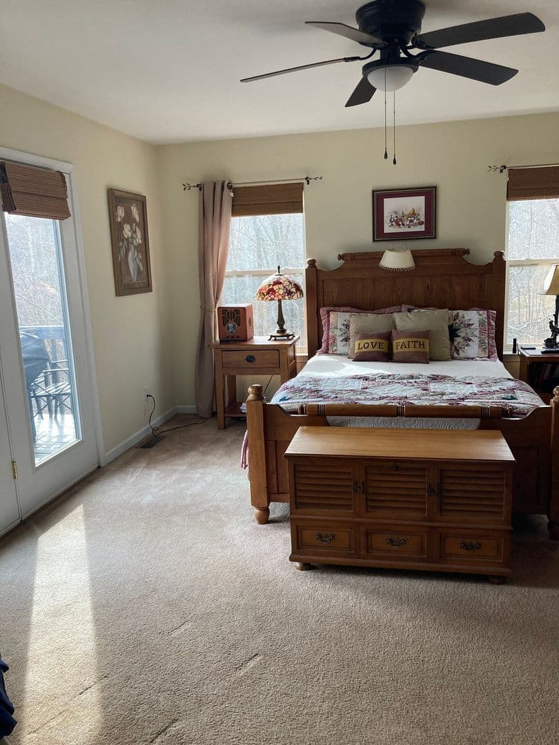 Waynesville House: 872 Mountainside Dr