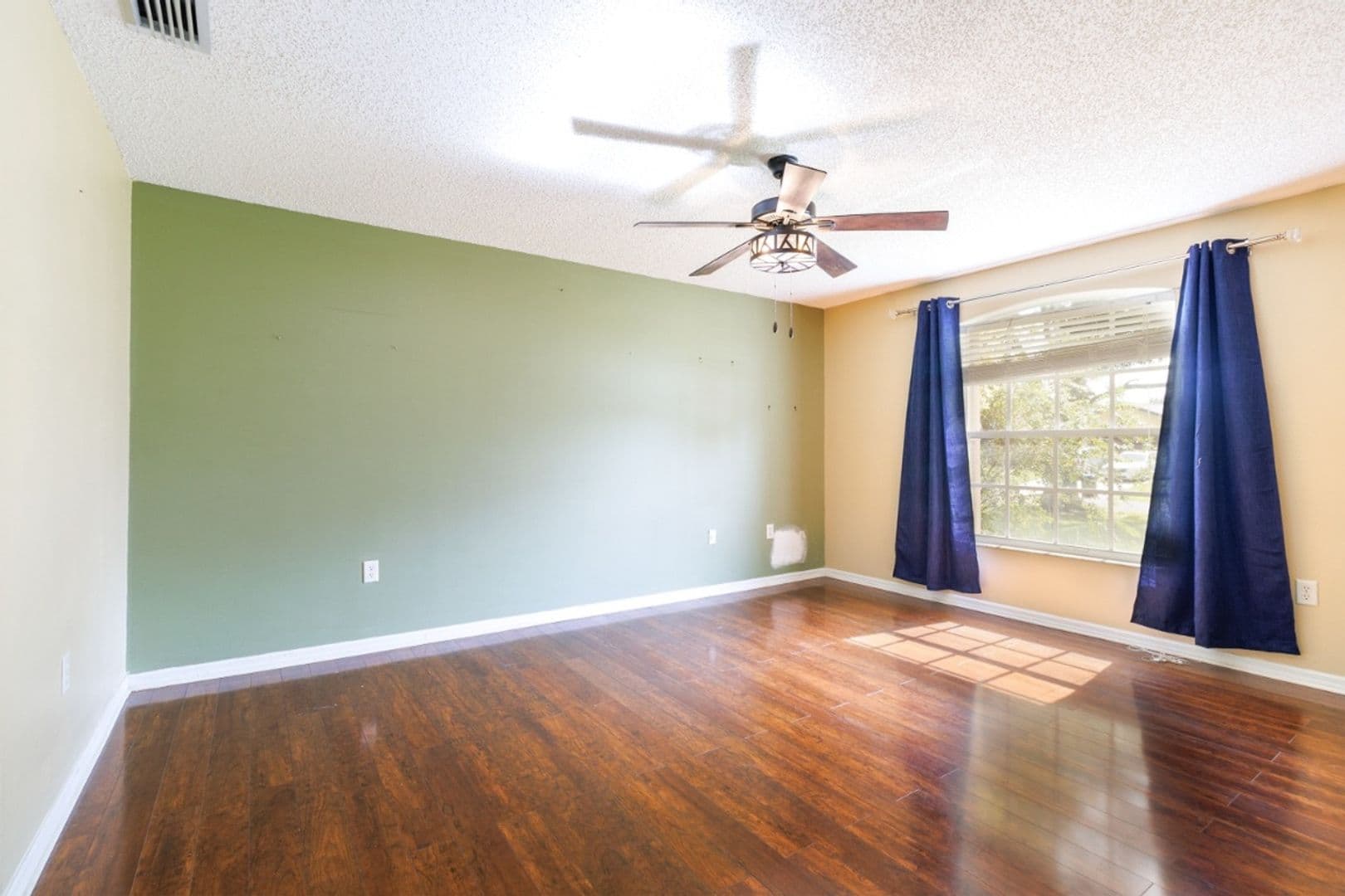 Palm Bay House: 1515 Nona St NE