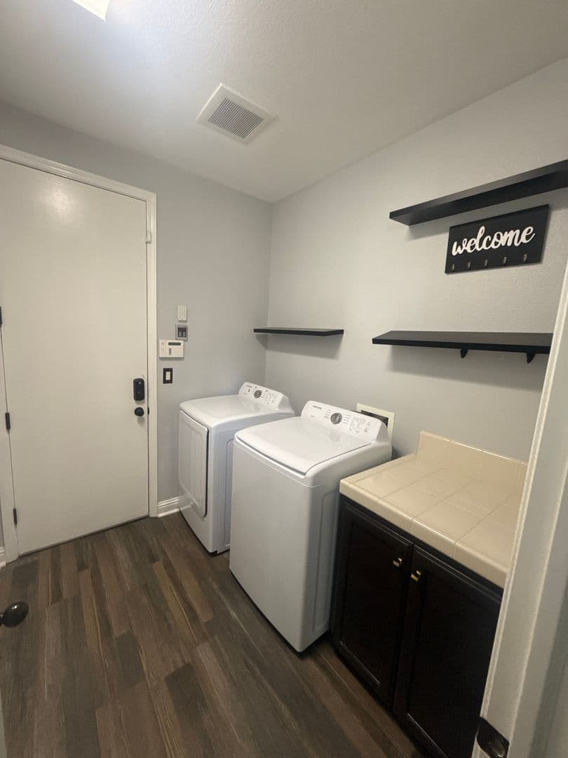 Fresno House: 1327 E Via Marbella Dr