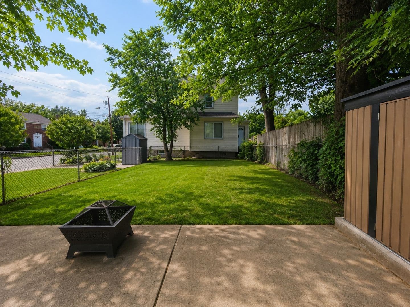 Rahway House: 544 E Milton Ave