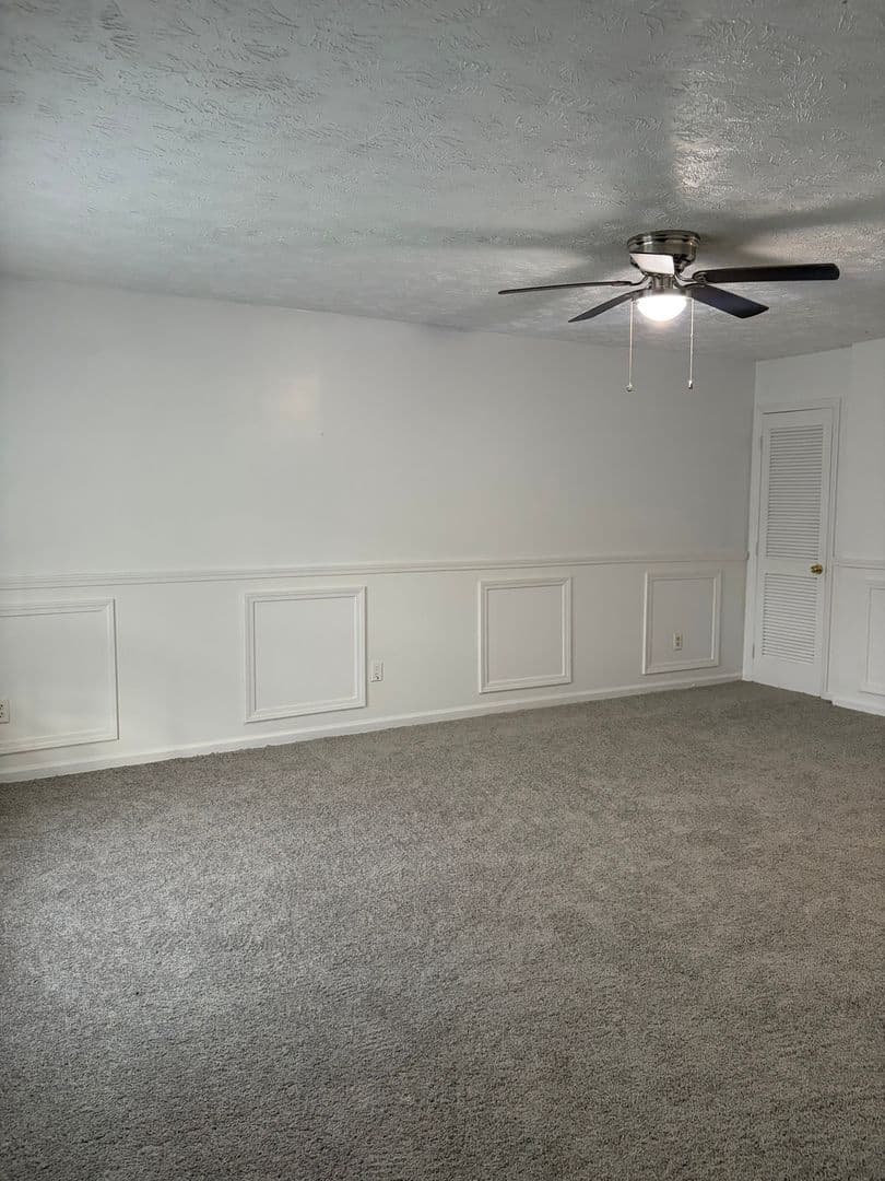 Fayetteville House: 3323 Scotty Hill Rd