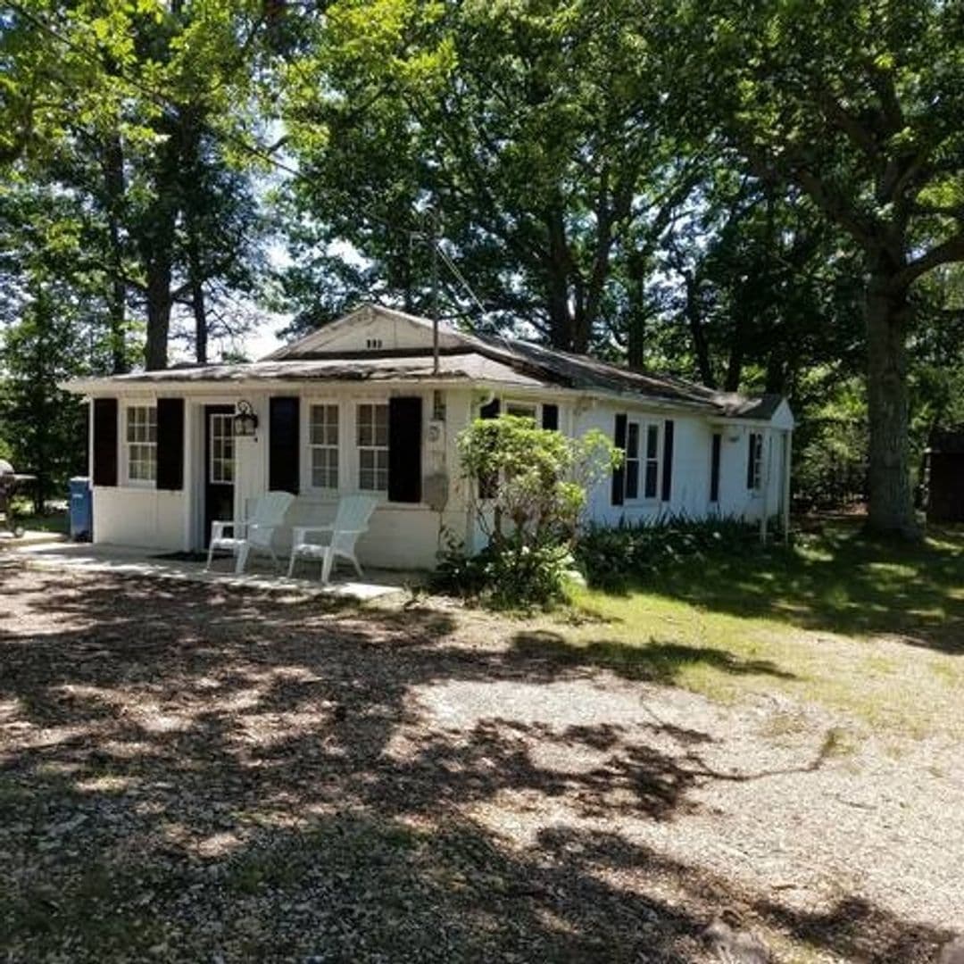 Manassas House: 14416 Bristow Rd