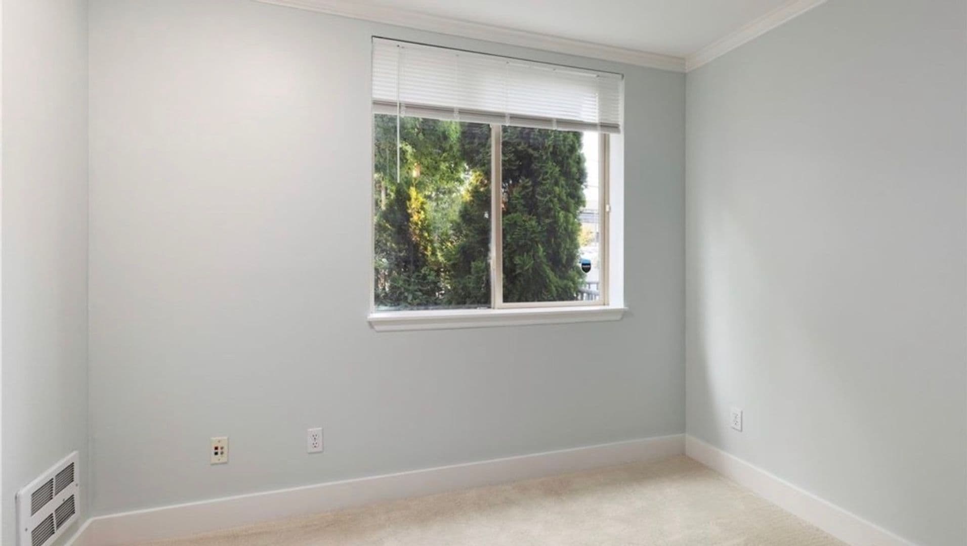 Kirkland Condo: 220 1st St