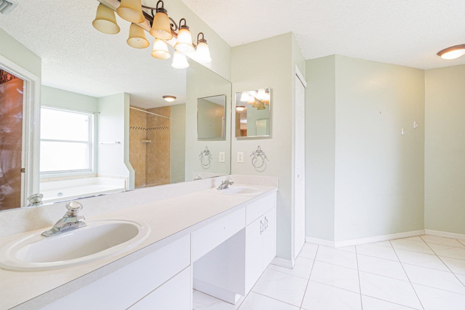 Palm Bay House: 1515 Nona St NE