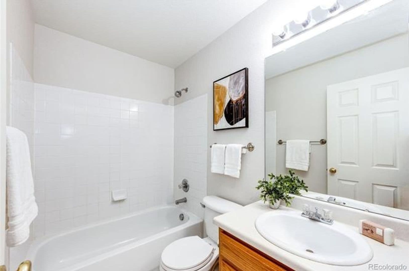 Englewood House: 16475 E Phillips Pl