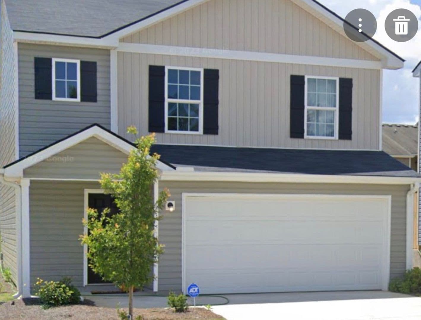 Macon House: 212 Hawthorn Trl