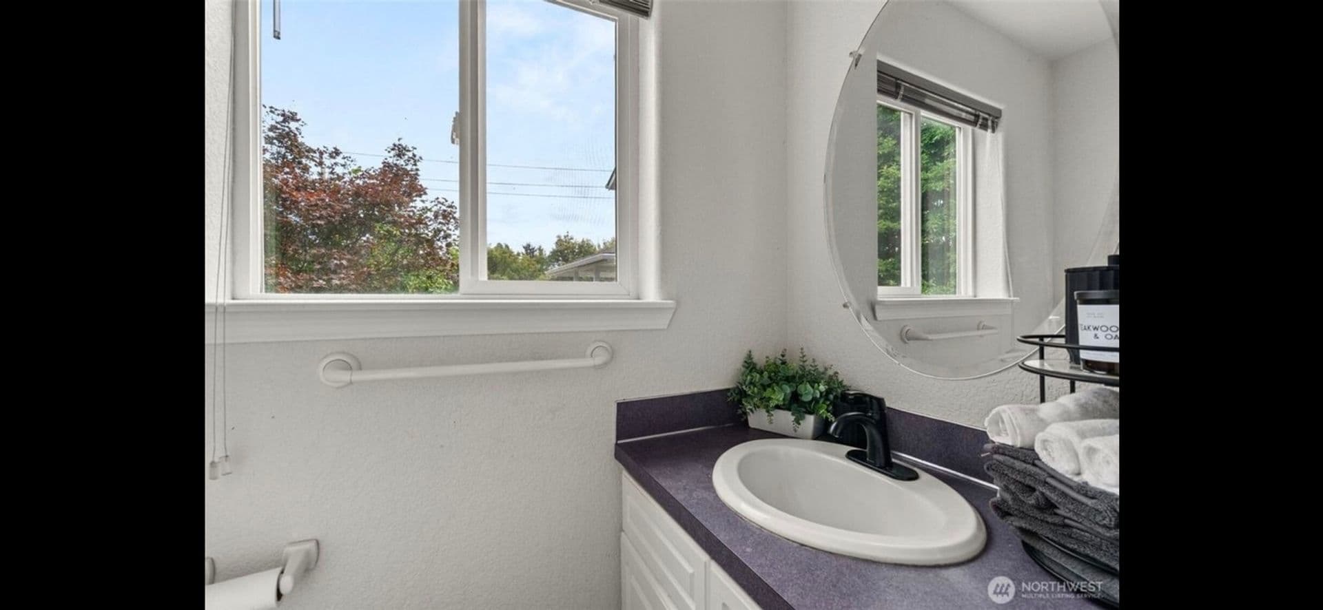 Olympia House: 627 Bates St SW