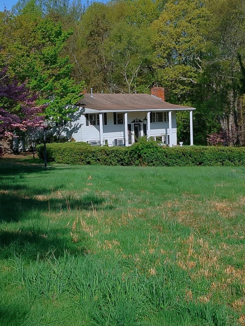 Manassas House: 14414 Bristow Rd