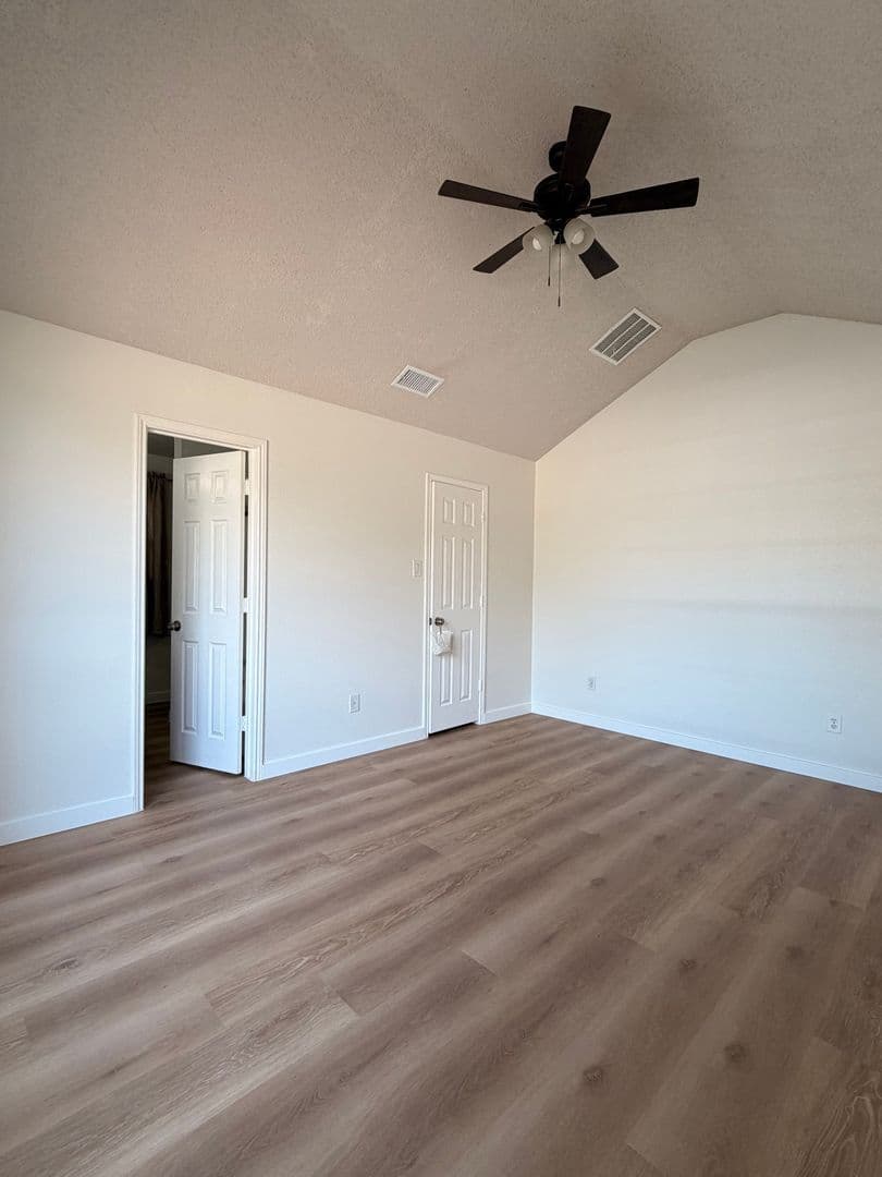 Fort Worth House: 7562 John T White Rd