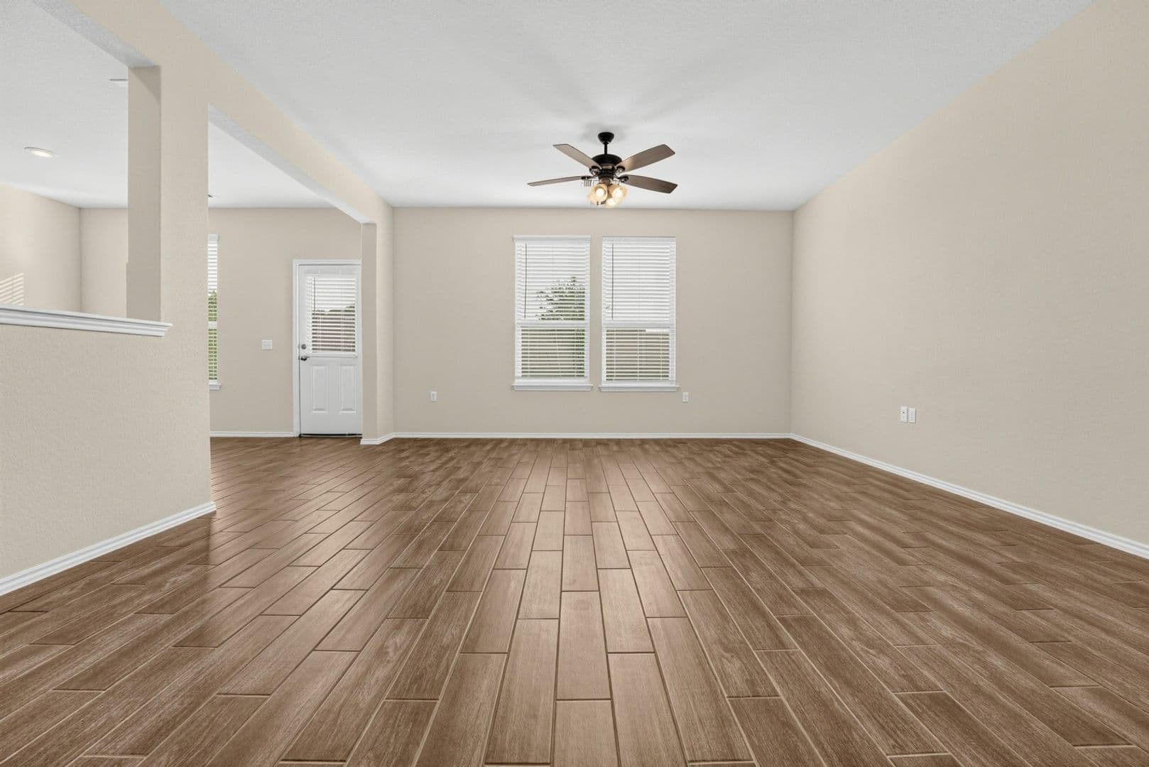 Manor House: 11111 Mestengo Dr