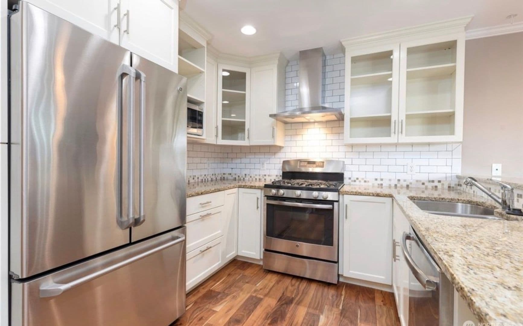 Kirkland Condo: 220 1st St