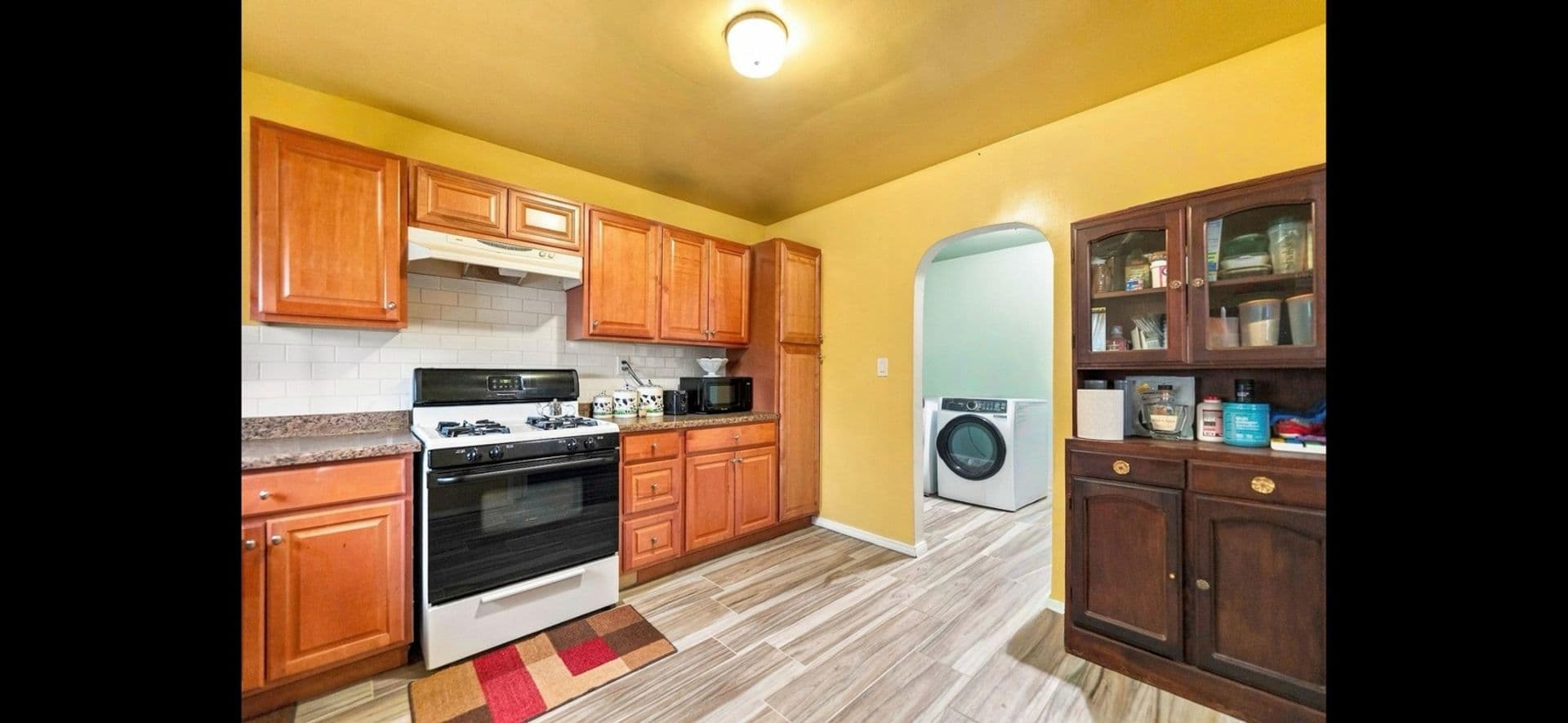 Banning House: 831 W George St