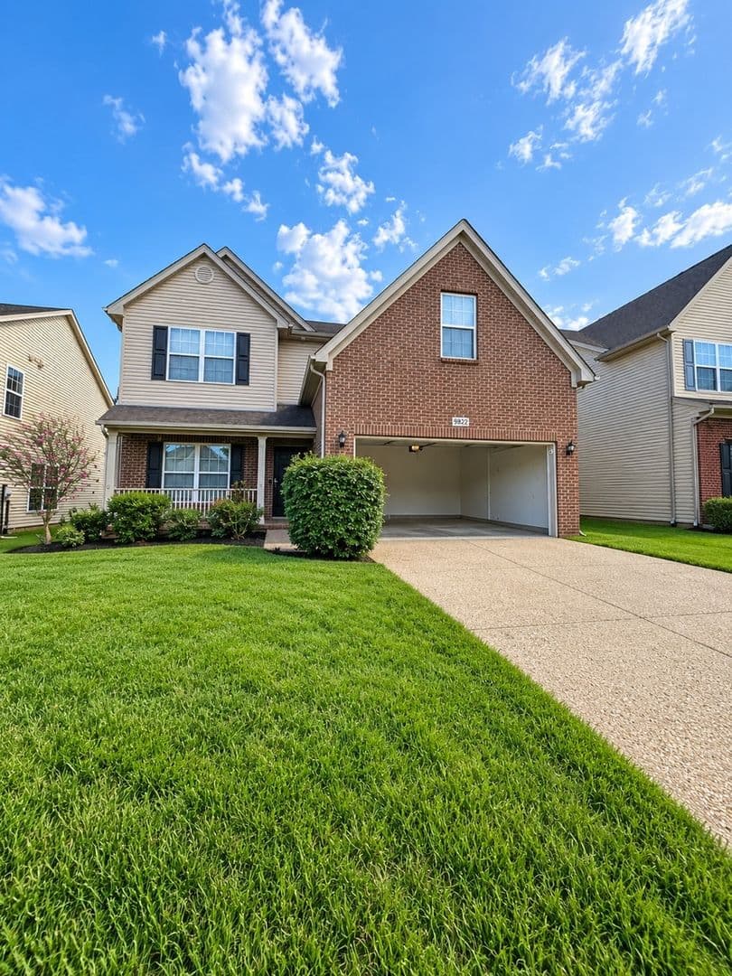 Louisville House: 9822 Collier Ln