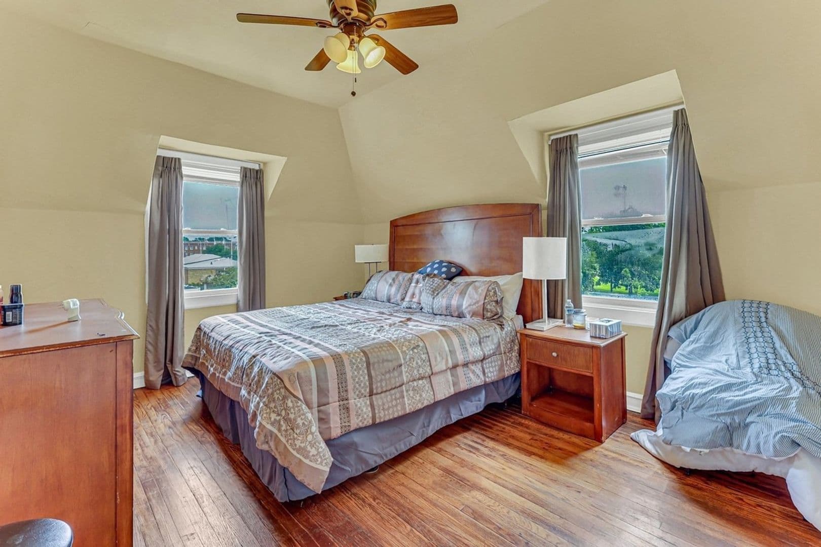 Chicago House: 7450 S Euclid Pkwy