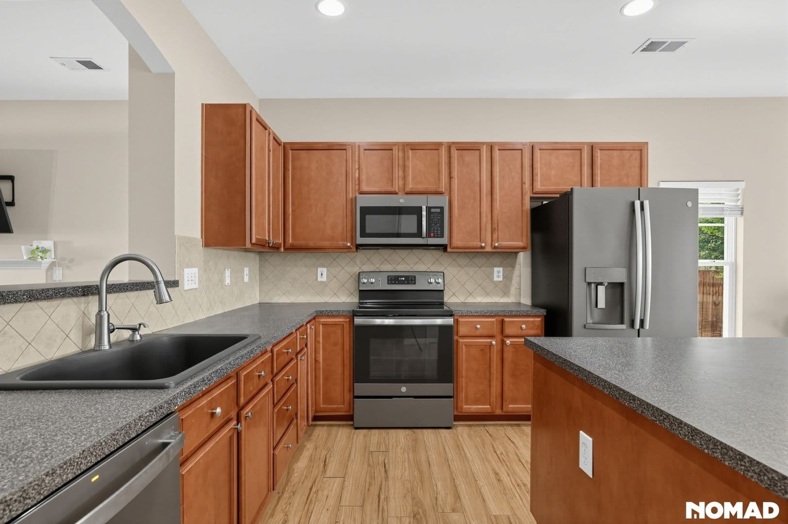 Simpsonville House: 302 Barrett Chase Dr