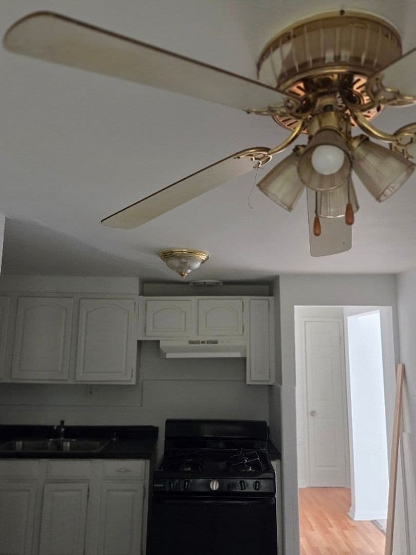 Saint Louis House: 1816 N Hanley Rd