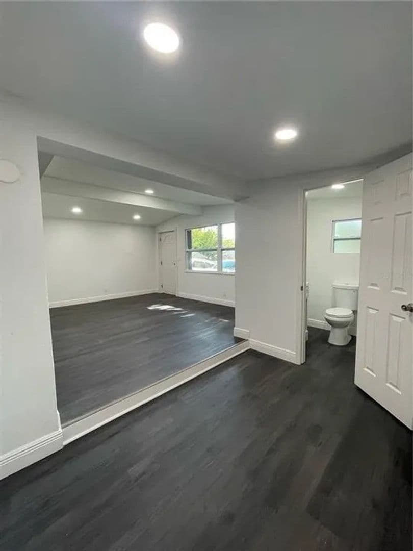 Tampa House: 8403 N Semmes St