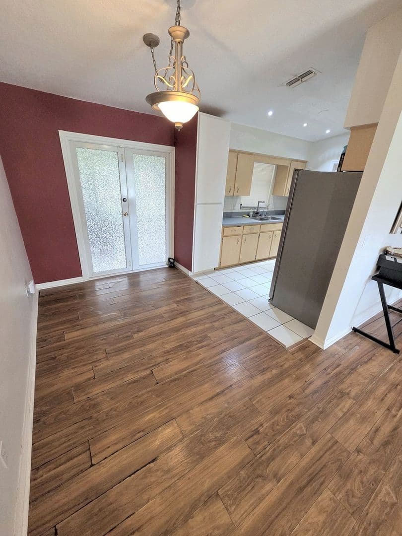 Lakeland House: 7628 Lewis Rd