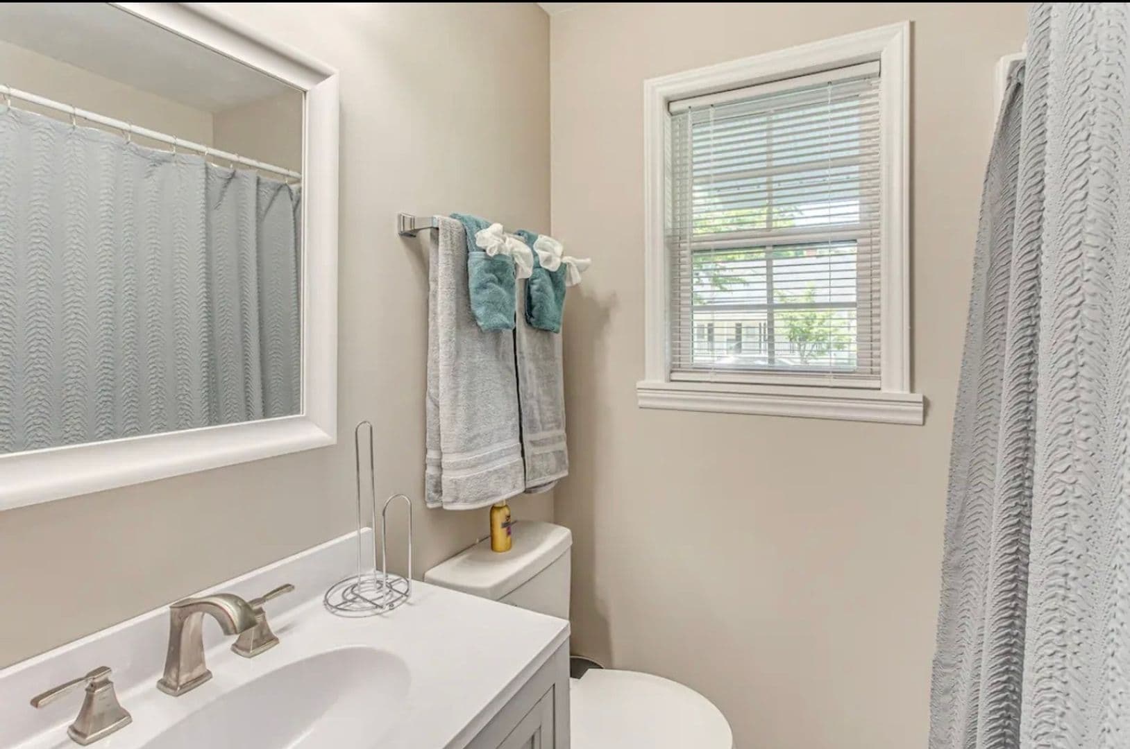 Whiteville House: 208 E Columbus St