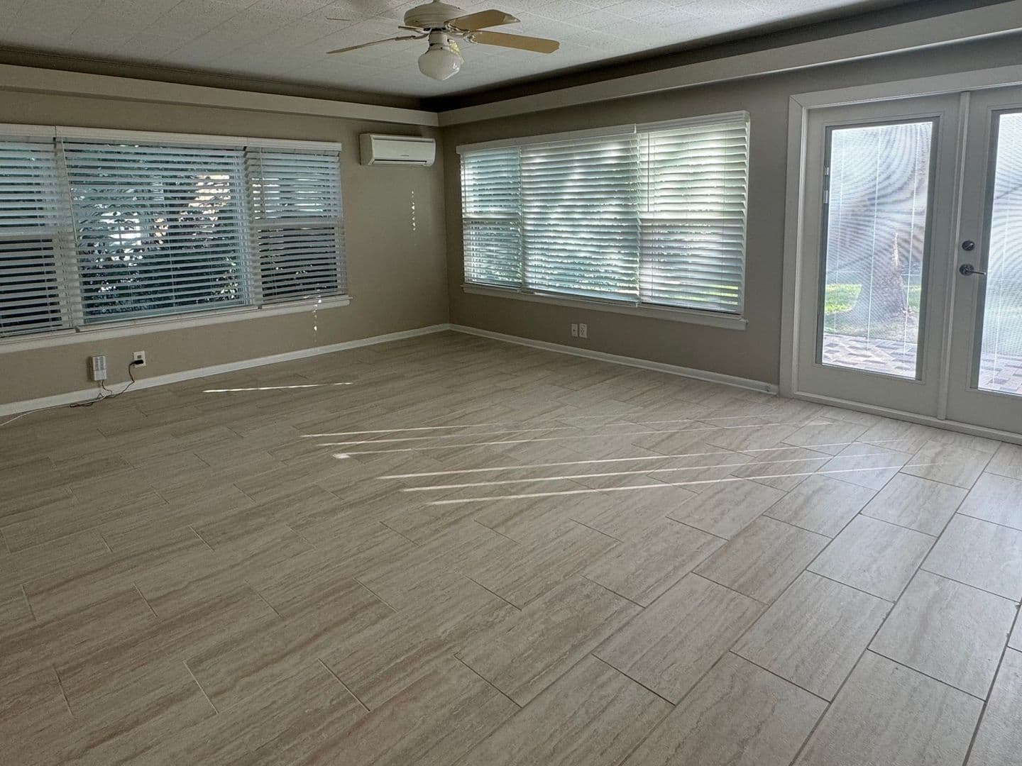 San Antonio House: 322 Shropshire Dr