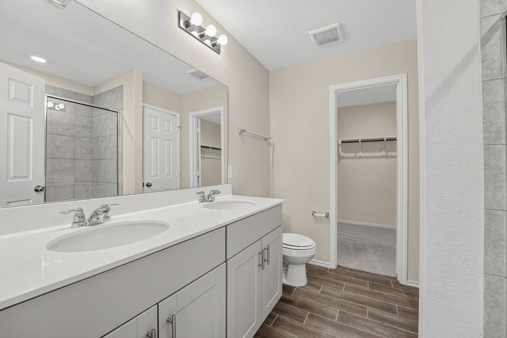 Manor House: 11111 Mestengo Dr