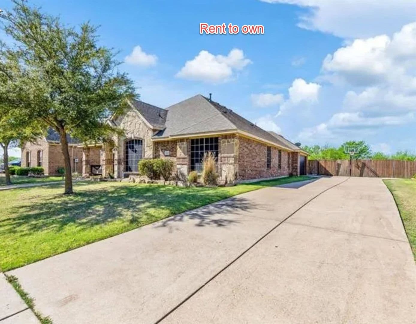 Forney House: 1052 Lufkin Ln
