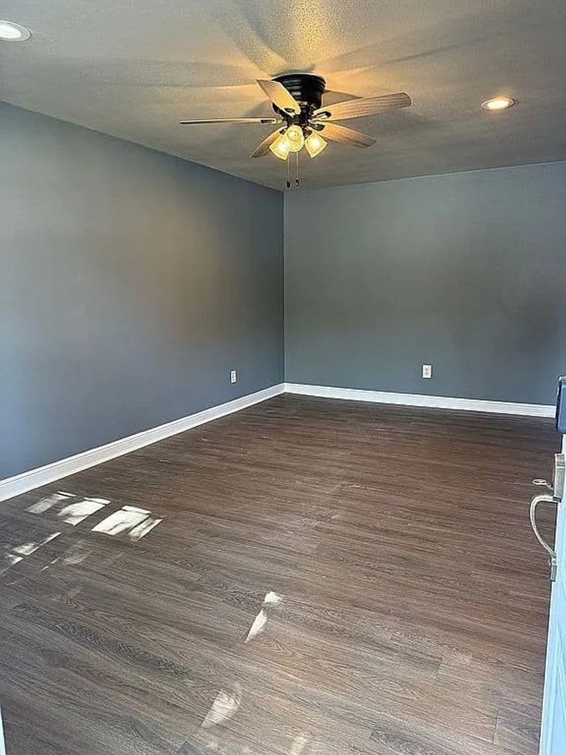 Rockwall House: 834 Nash St