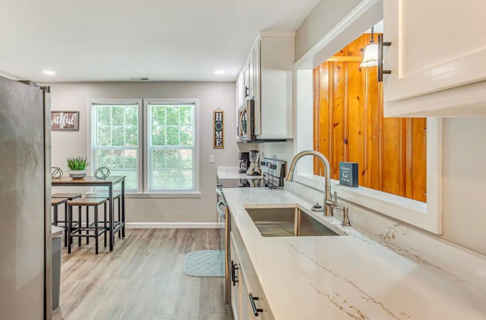 Whiteville House: 208 E Columbus St
