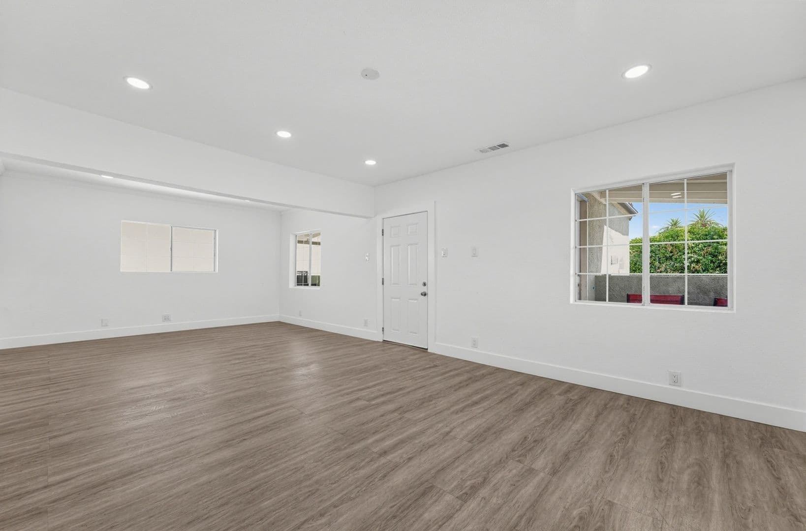 Los Angeles Townhome: 2703 Alsace Ave